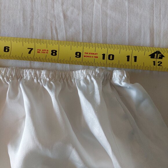 Marks & Spencer Lightweight Nylon Half Slip Skirt White Lace Trim, Size L - Picture 3 of 4